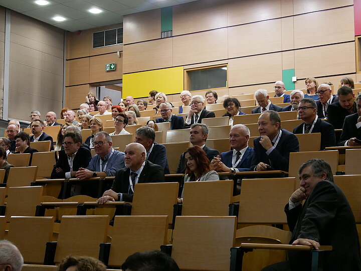 Uczestnicy konferencji na sali obrad